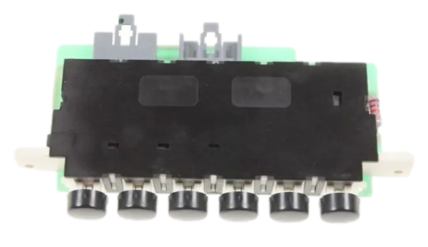 Spínač 00498512 určen pro odsávání par v odsavači par Bosch Siemens