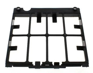 Držák filtru 480122101279 určen k uchycení uhlíkového filtru do odsavače par Whirlpool Indesit