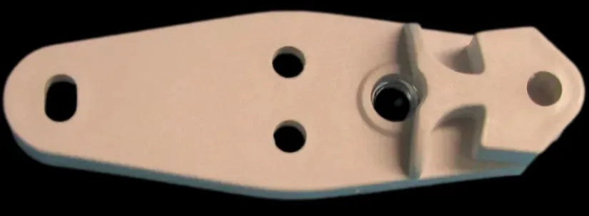 Závěs dveří 693282 určený pro zavěšení spodní dveří k chladničce GorenMora