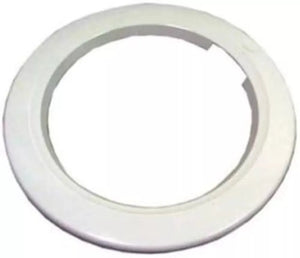 Rám dveří C00057569 slouží jako vnější bílý díl pro pračky Whirlpool Indesit