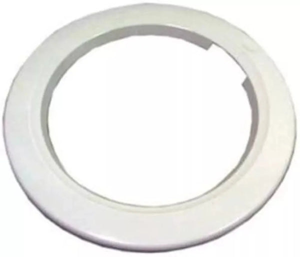 Rám dveří C00057569 slouží jako vnější bílý díl pro pračky Whirlpool Indesit