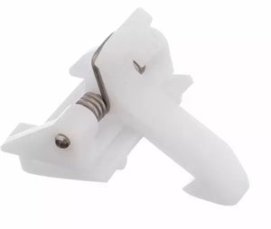 Zobáček BSH00183608 určen k otevírání dveří pračky Bosch Siemens